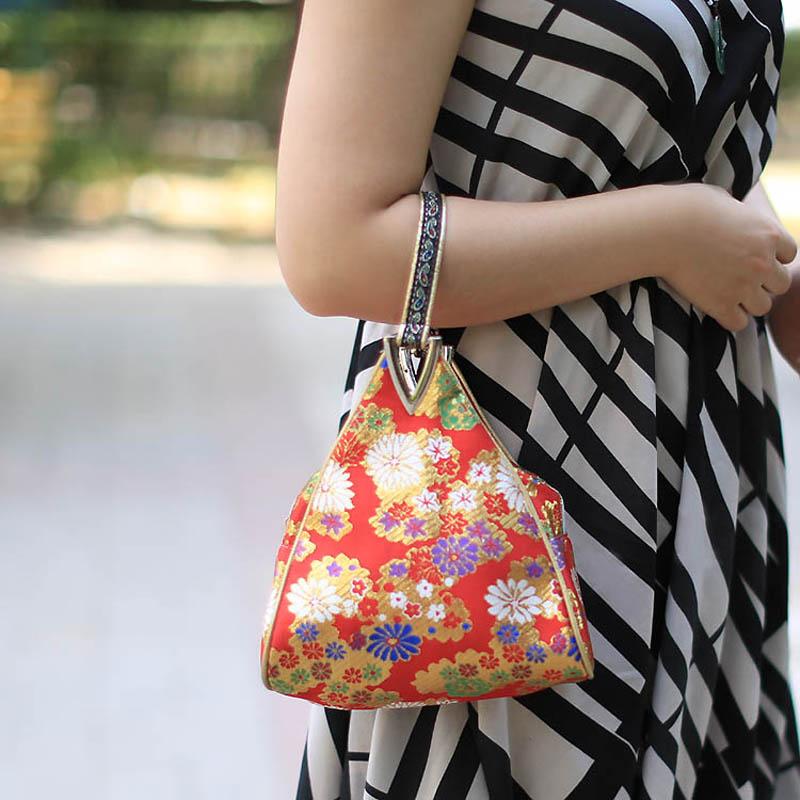 Flowers Embroidery Handbags Women Small Bag Shopper Purse Handbag Triangle Bag Mother Day Clutch Handy Bags One Handle Bags Mini