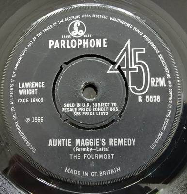 7-дюймовая пластинка FOURMOST - Auntie Maggie's Remedy R5528 Parlophone 1966 UK Рок Б/У