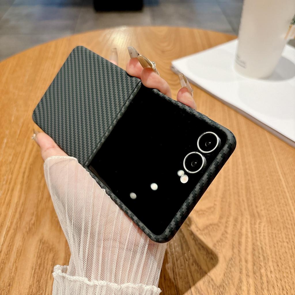 Роскошный защитный бампер из углеродного волокна для телефона Samsung Galaxy Z Flip7 Flip6 Flip5 Flip4 Flip3 Жесткий ПК Контрастный цвет Ударопрочный Защитный чехол