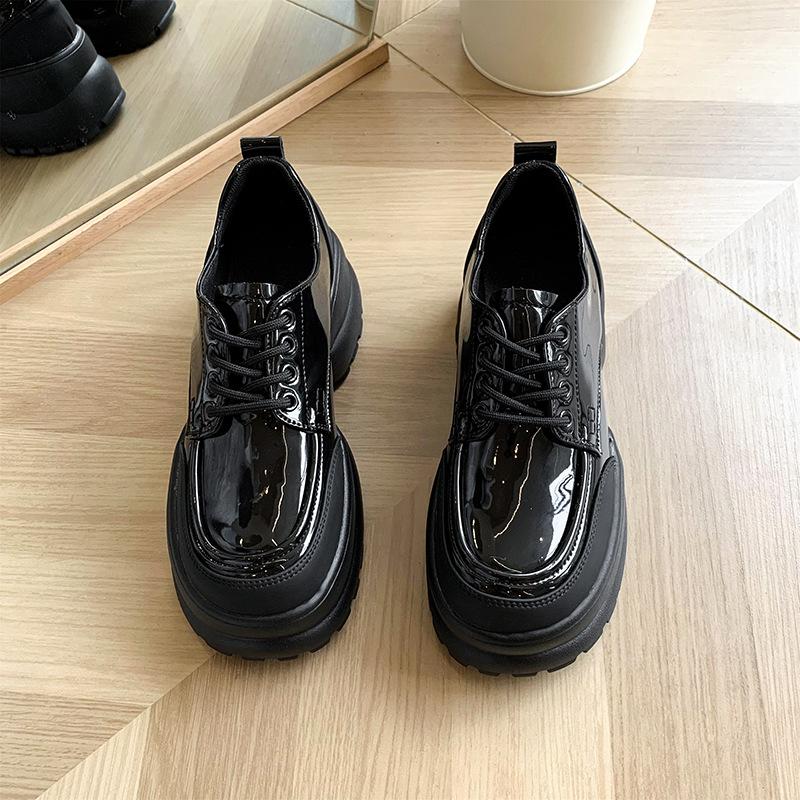 Небольшой мужчина в туфлях на платформе Muffin, женские туфли 2024 года, новый британский стиль, модные повседневные туфли на шнуровке, небольшие кожаные туфли
