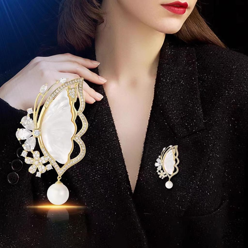 Delicate Carved Butterfly Brooch, High-End Femininity Imitation Shell Pearl Brooch, Niche Design Pin, Suit Accessories
