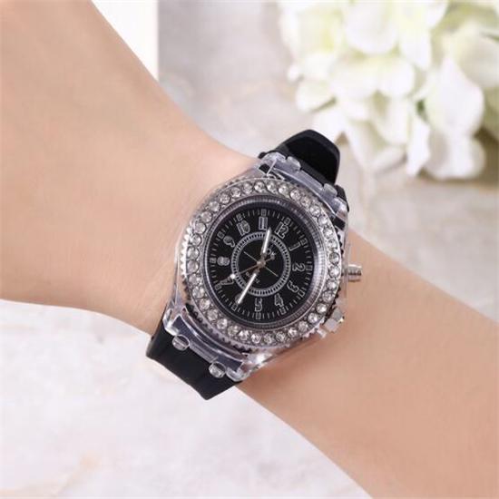 Кварцевые часы с подсветкой