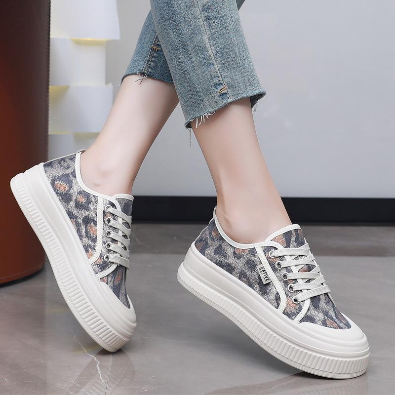 Толстая подошва, увеличивающая рост, парусиновые туфли с леопардовым принтом, женская спортивная обувь для серфинга, осень 2025, новая обувь для рыбалки, универсальная повседневная обувь