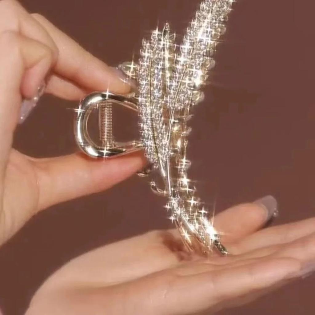 Elegant Metal Crystal Hair Claw Clip For Women Ear Of Wheat  Type Hair Clips Large Shark Clip Accessories Korea Ponytail Holders