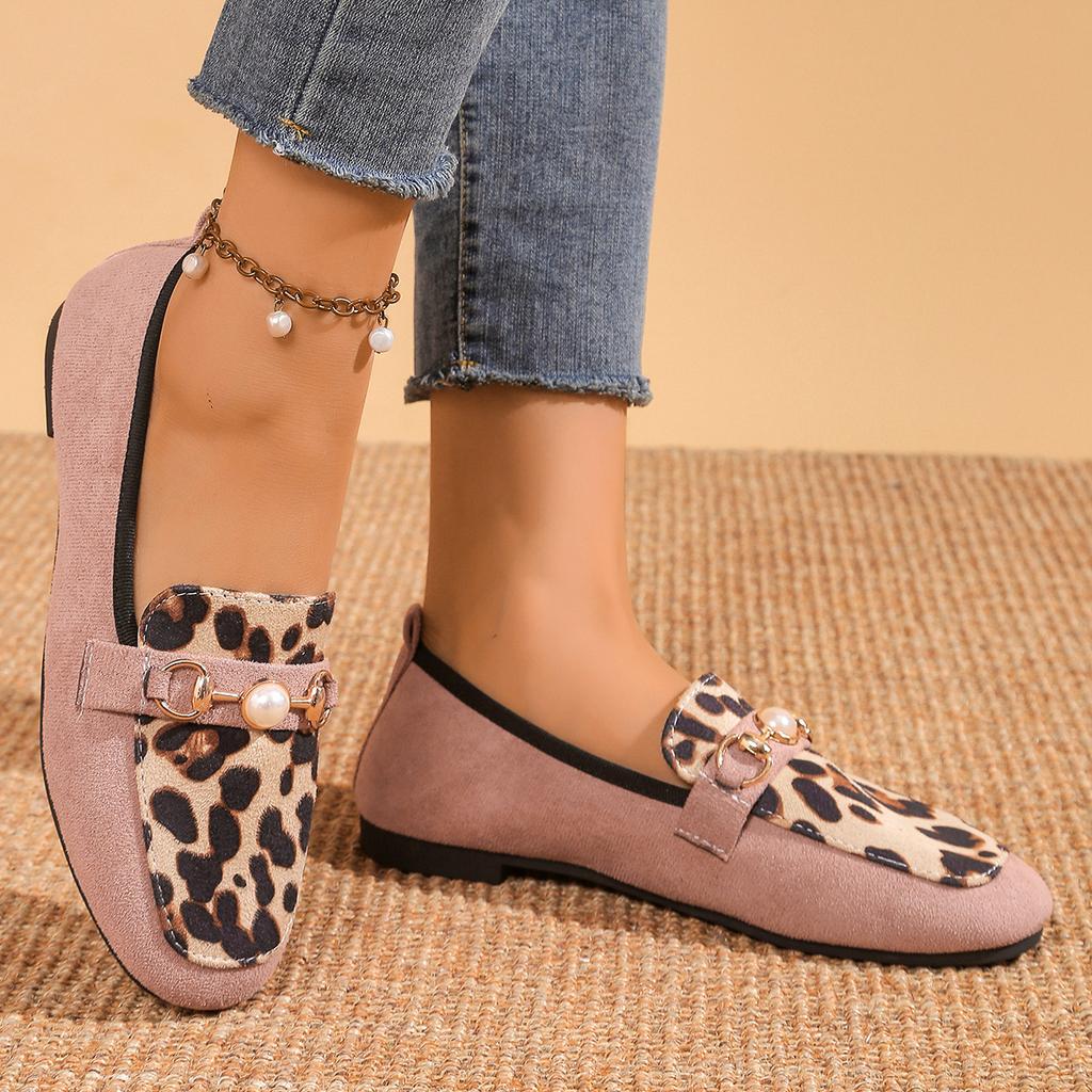 Модные женские кроссовки с круглым носком, мягкие плоские лоферы, новые повседневные леопардовые слипоны, женские модные удобные уличные туфли для женщин