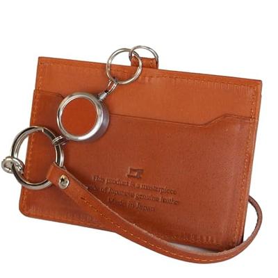 Кейс для ID-карт из натуральной кожи Tochigi Leather с катушкой и ремешком. Подходит для визитных карточек, удостоверений сотрудников и пропусков. Сделано в японии. Доступно в 7 Цв