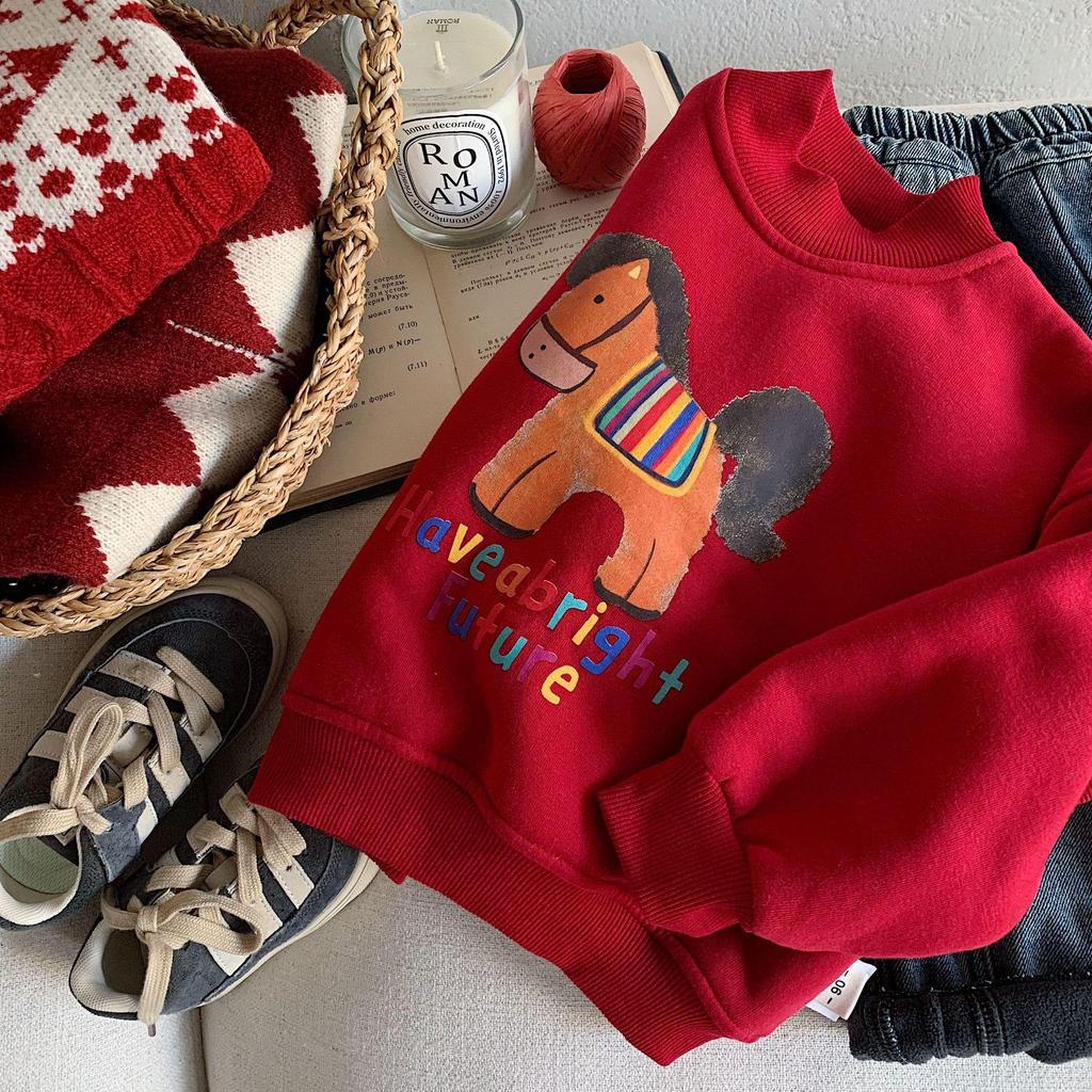 Детская новогодняя толстовка: Красный топ для малыша с мультяшным принтом и флисовой подкладкой