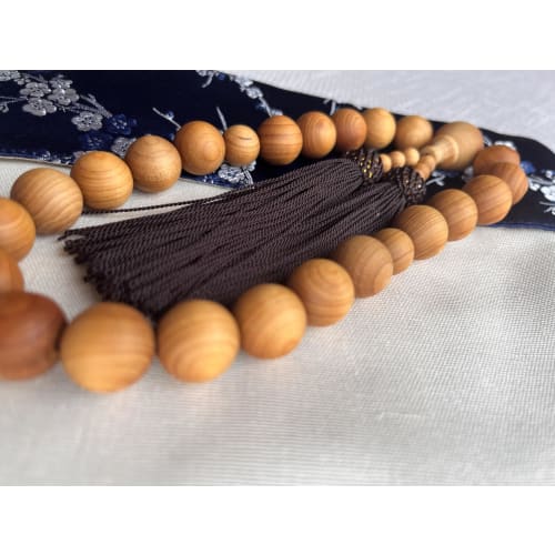 Мужские молитвенные бусы ручной работы от Gaihaku, основные бусины 15 мм, изготовлены из натурального дерева, блеск и аромат усиливаются с возрастом, в комплекте мешочек для молитвенных бус, идеально