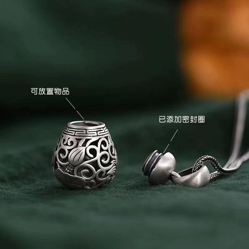 Retro melon hollowed-out portable aromatherapy ball, sachet pendant, open wearing fragrant pills to soothe and expand fragrance without fire