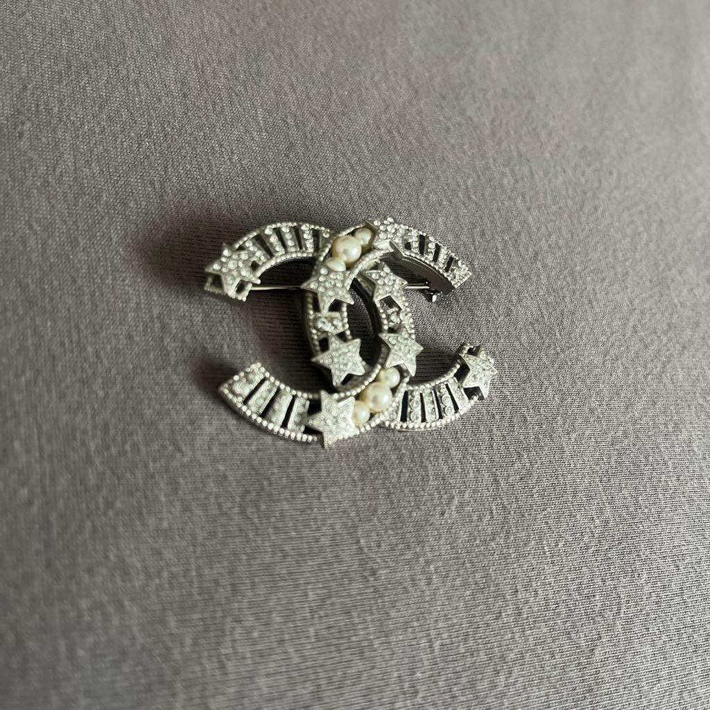 Used CHANEL brooch, silver, authentic