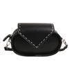 Stylish and simple shoulder messenger bag casual commuter bag 2025 new foreign style matching design retro small bag women