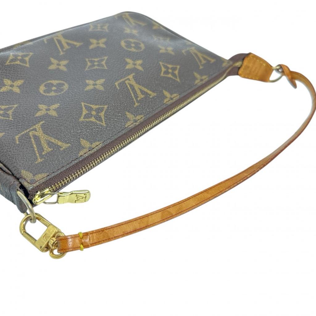 Louis Vuitton Клатч-кошелек Pochette Accessoires из канвы Monogram, коричневый, M51980, б/у
