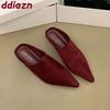 Мода Мода Флок Женские Туфли-лодочки на Низком Каблуке Обувь Слайды Мюли Женская Обувь Мелкая Обувь Заостренный Носок Женские Туфли на Каблуке Сандалии