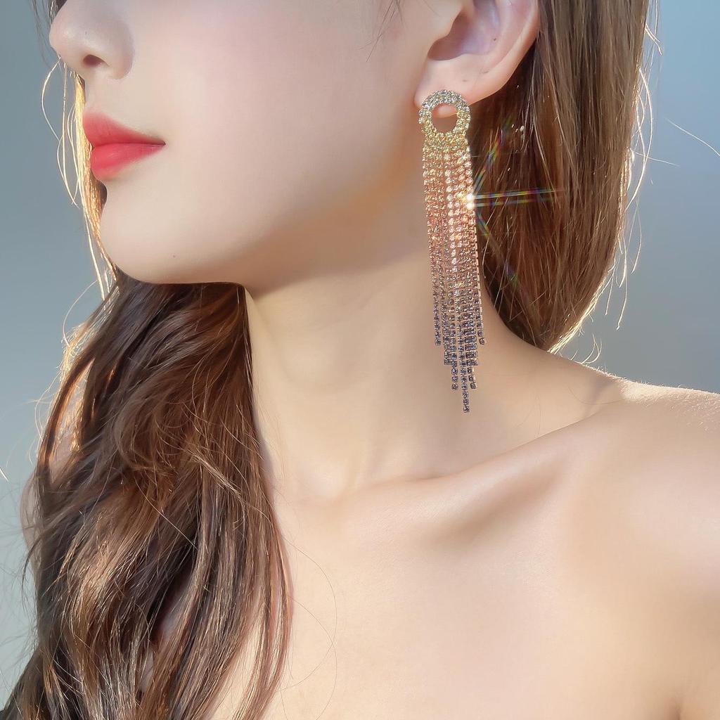 Роскошные европейские и американские серьги-кисточки со стразами: Элегантный дизайн с бриллиантами для женщин.