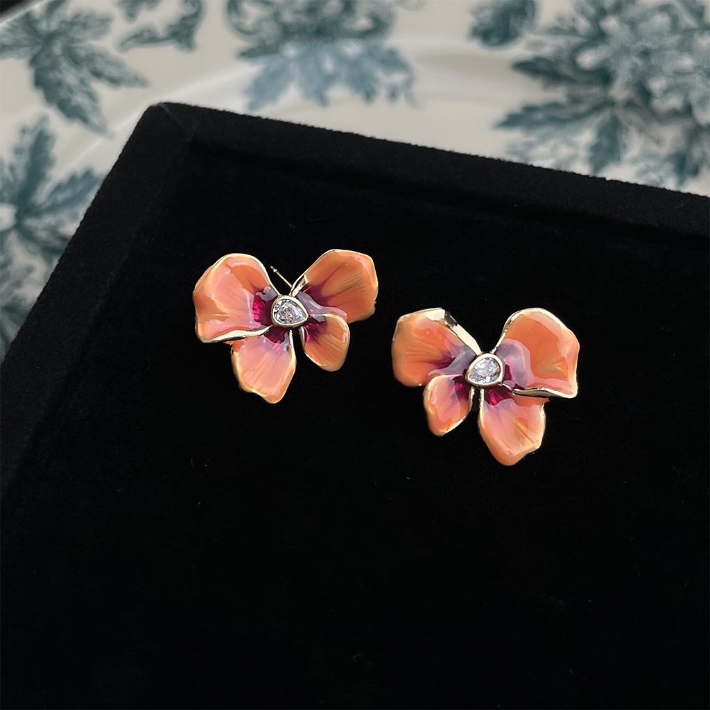 Эмалевые серьги-капли в стиле французской масляной живописи: Художественные серьги-пусеты в придворном стиле с литературным ретро-флером.