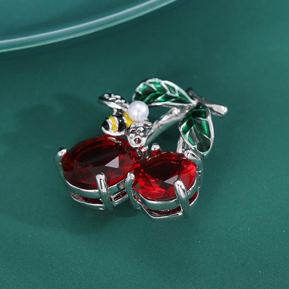Blucome New Design Red Cherry Shape Brooch Gold Color Enamel Brooches Jewelry Pins Girl Christmas Gifts Scarf Hat Accessories