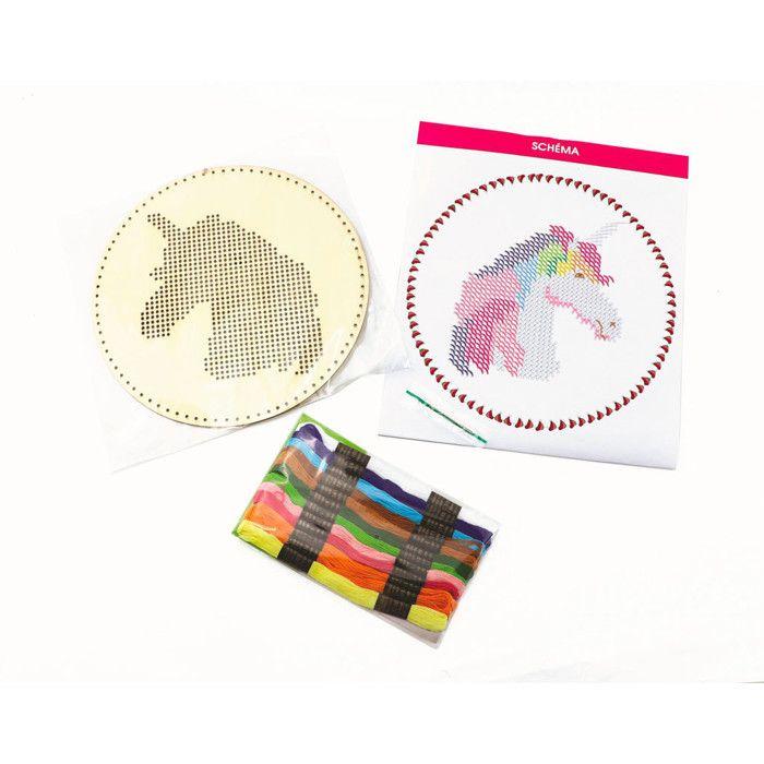Kit de broderie - GRAINE CRÉATIVE - Licorne - 12 échevettes - Suspension en bois - 22 cm