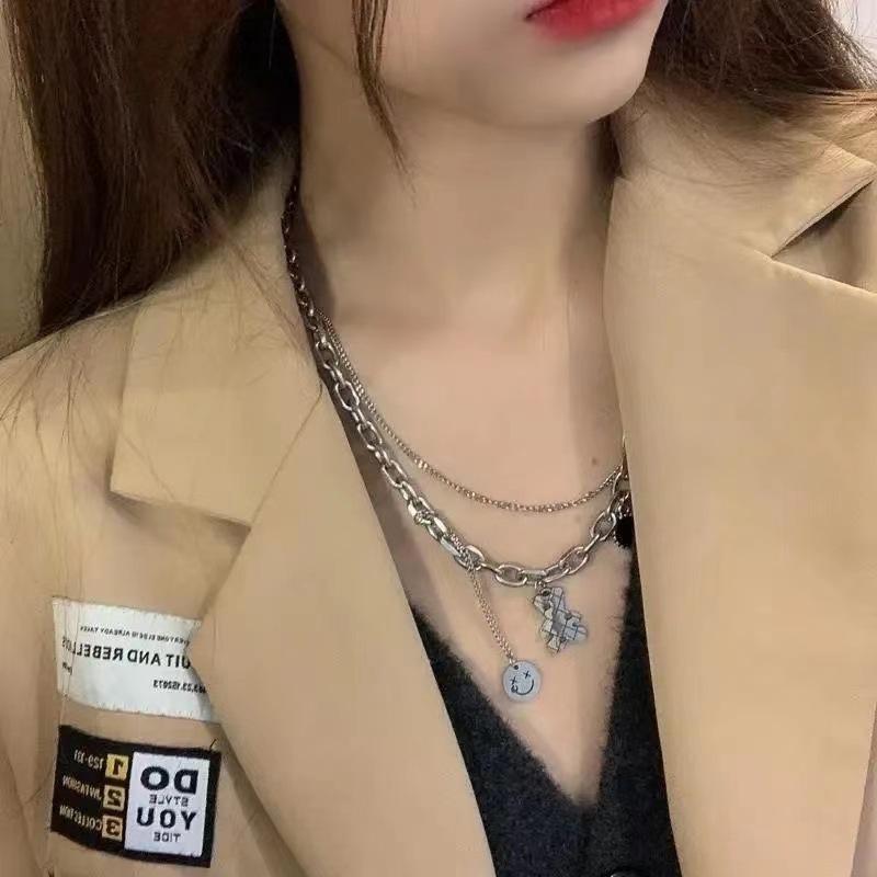 Хип-хоп двухслойное ожерелье с медведем, женский нишевый дизайн, цепочка на ключицу с подвеской в виде смайлика, новая подвеска-цепочка на шею 2025