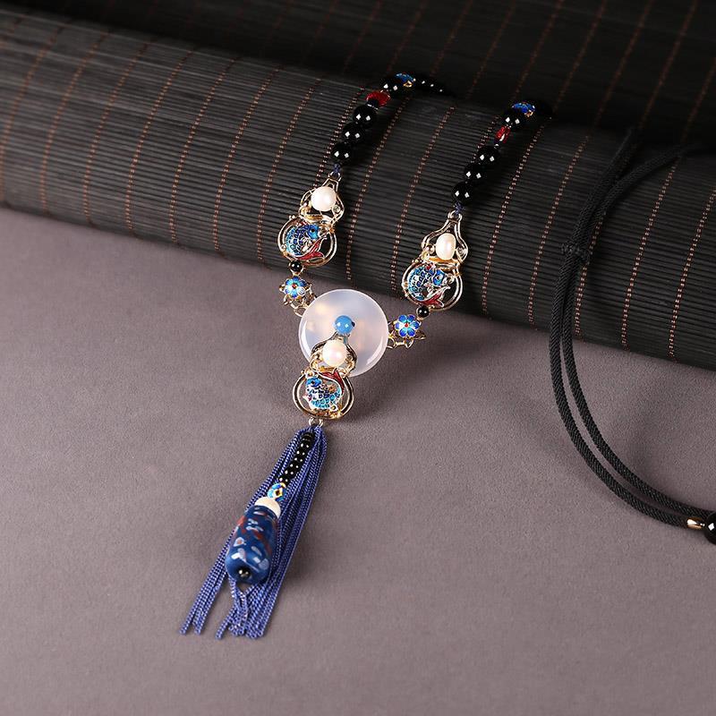 GEMCHIC Женское винтажное длинное ожерелье с кисточками в китайском стиле с нефритовым кулоном Пин Ань Коу и эмалевым кулоном, Элегантная цепочка для свитера для повседневного и праздничного ношения