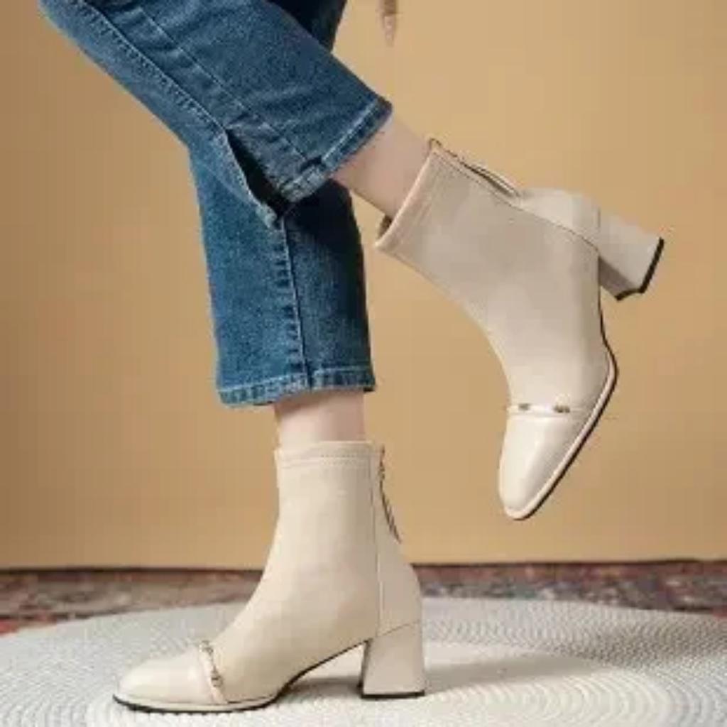 Короткие сапоги на высоком каблуке, женские плюшевые утеплители 2024 года, модные осенне-зимние новые лоскутные сапоги с квадратным носком в стиле ретро