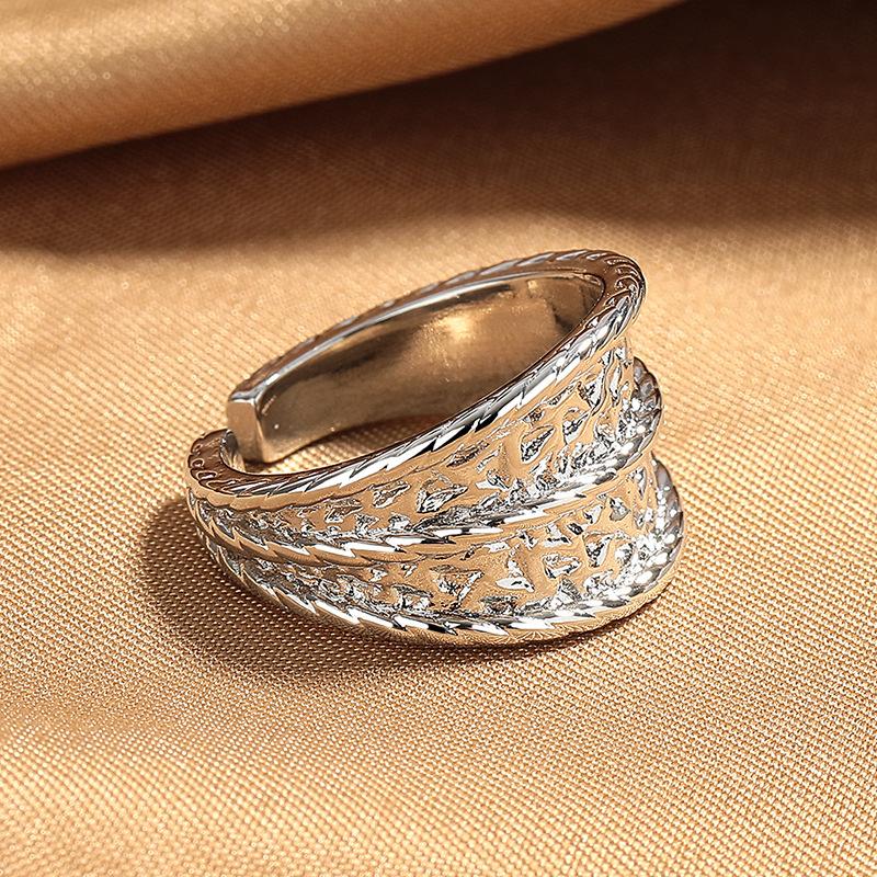 2026 Нишевый Дизайн Чувство Элемент Кольцо Кольцо Неправильная Плиссированная Текстура Широкая Поверхность Женское Простое Открытое Кольцо на Указательный Палец Украшение