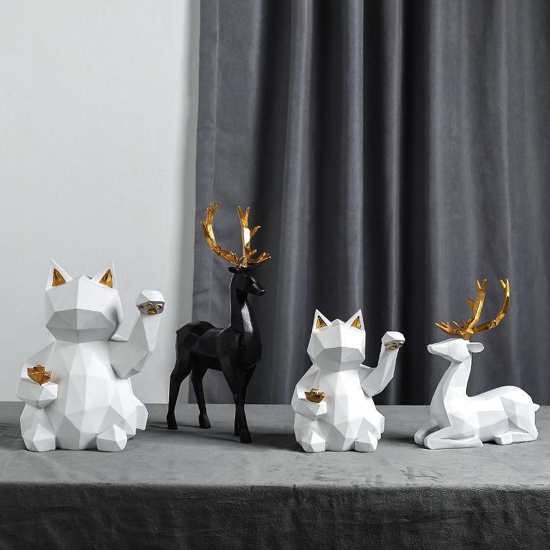 Lucky Cat Resin Figurine – Feng Shui Maneki Neko Desktop Decoration for Home & Office