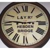 Часы в викторианском стиле на железной дороге Ланкашира и Йоркшира LYR, станция Хебден-Бридж