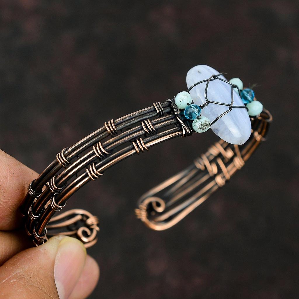 Браслет-манжета из синего кружева с агатом Синий халцедон и швейцарский синий топаз с бусинами Браслет из медной проволоки Ювелирные изделия ручной работы Регулируемый браслет-манжета