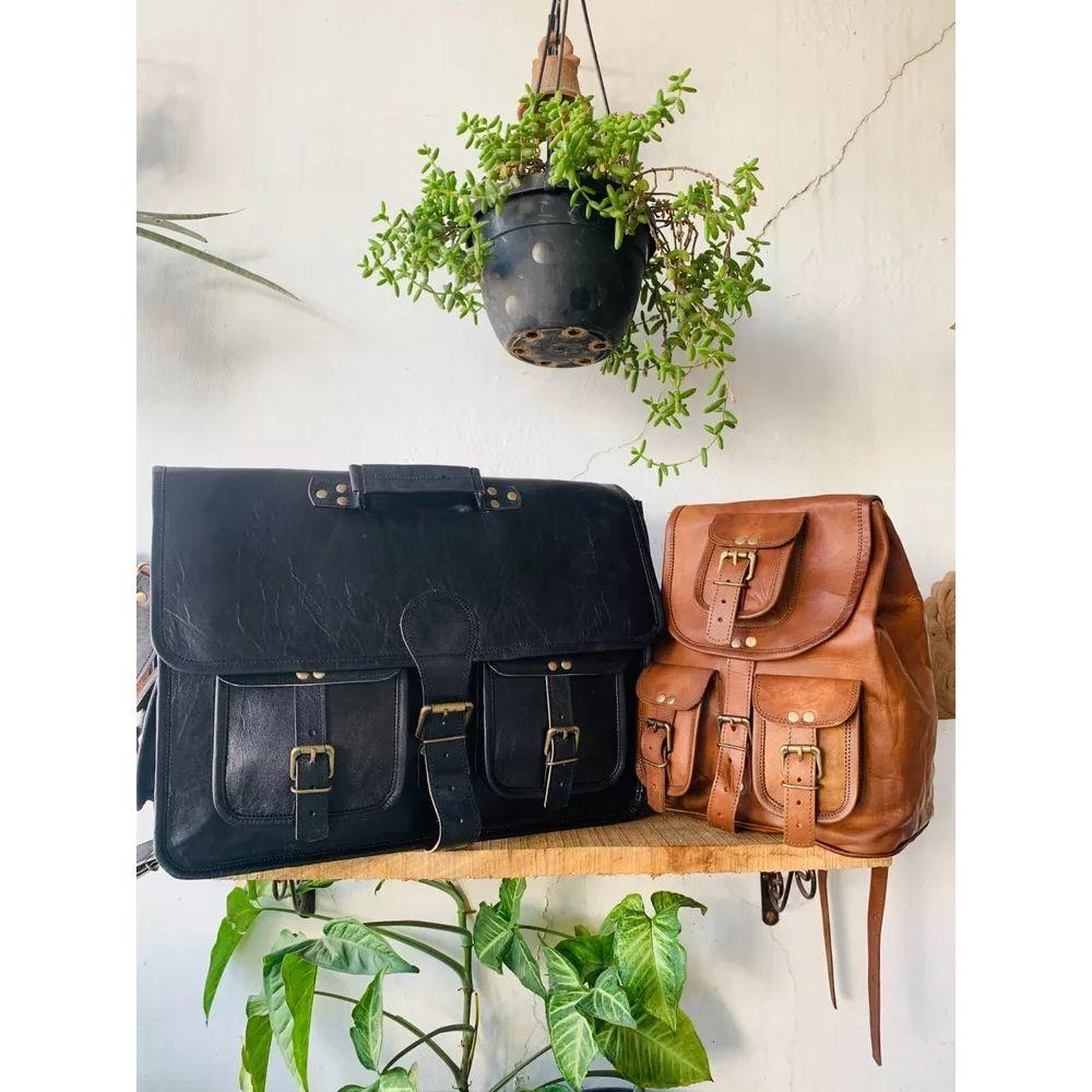 Сумка-мессенджер для ноутбука из натуральной черной козьей кожи ручной работы в винтажном стиле  ( Бесплатный рюкзак из козьей кожи коричневого цвета, размер сумки - 10 x 13 )