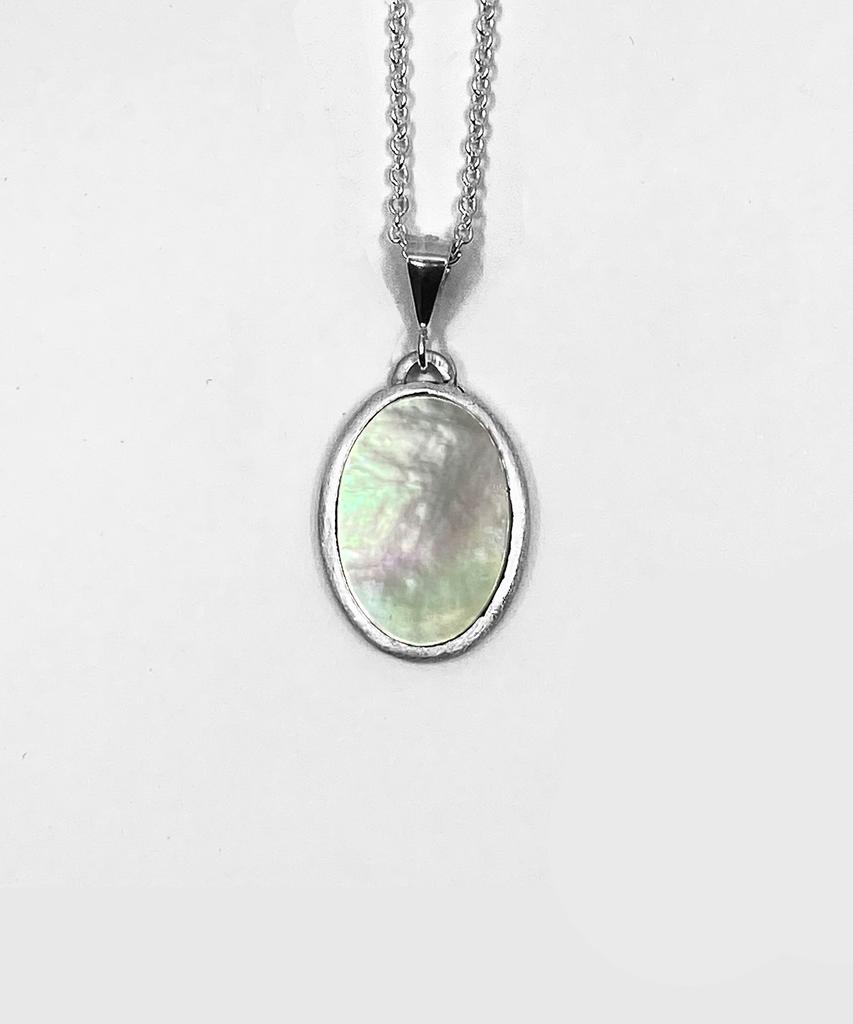 Oesalang Clover Matte Mother-Of-Pearl Necklace (Thin Necklace)
