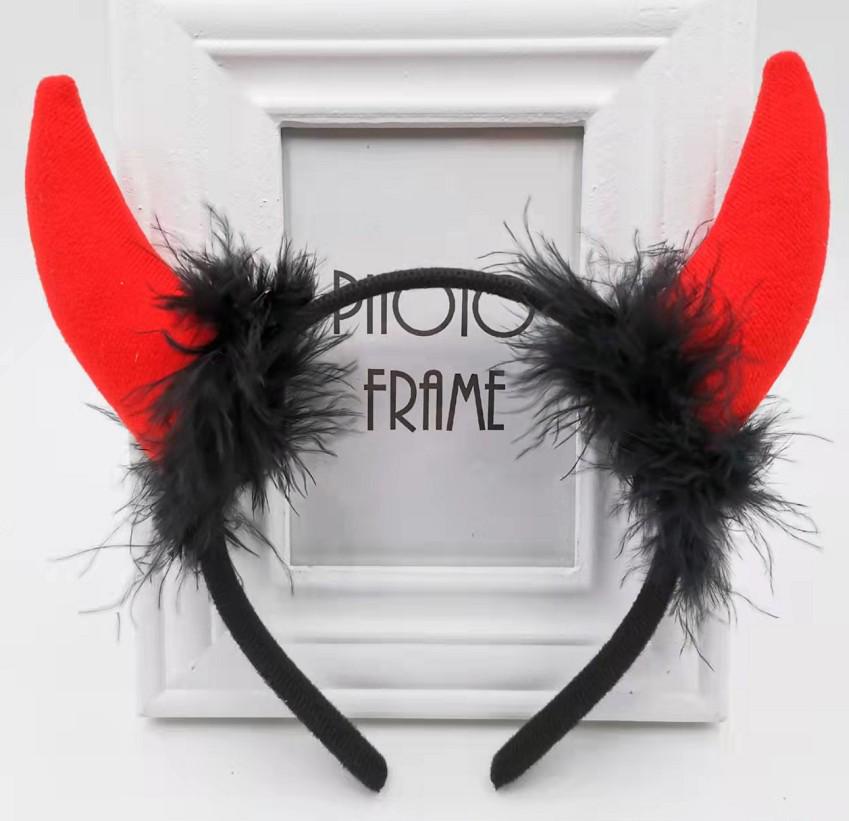 Золотой блестящий головной убор с дьявольскими рожками из пайеток для рождественского и хэллоуинского выступления.