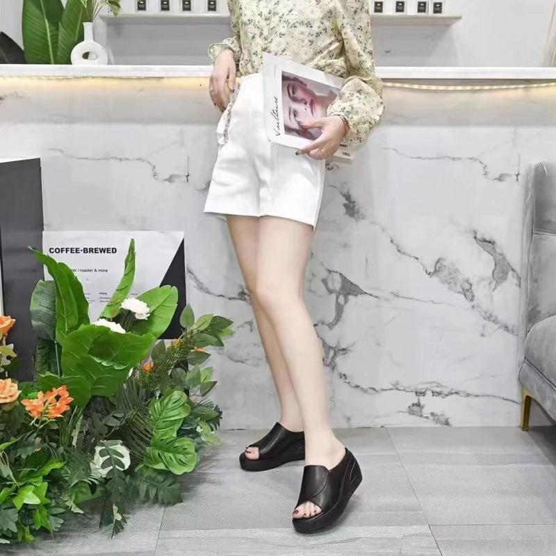 Женская обувь большого размера, лето 2025, новые женские классные тапочки, европейские и американские пляжные маффины и босоножки на толстой подошве для женщин