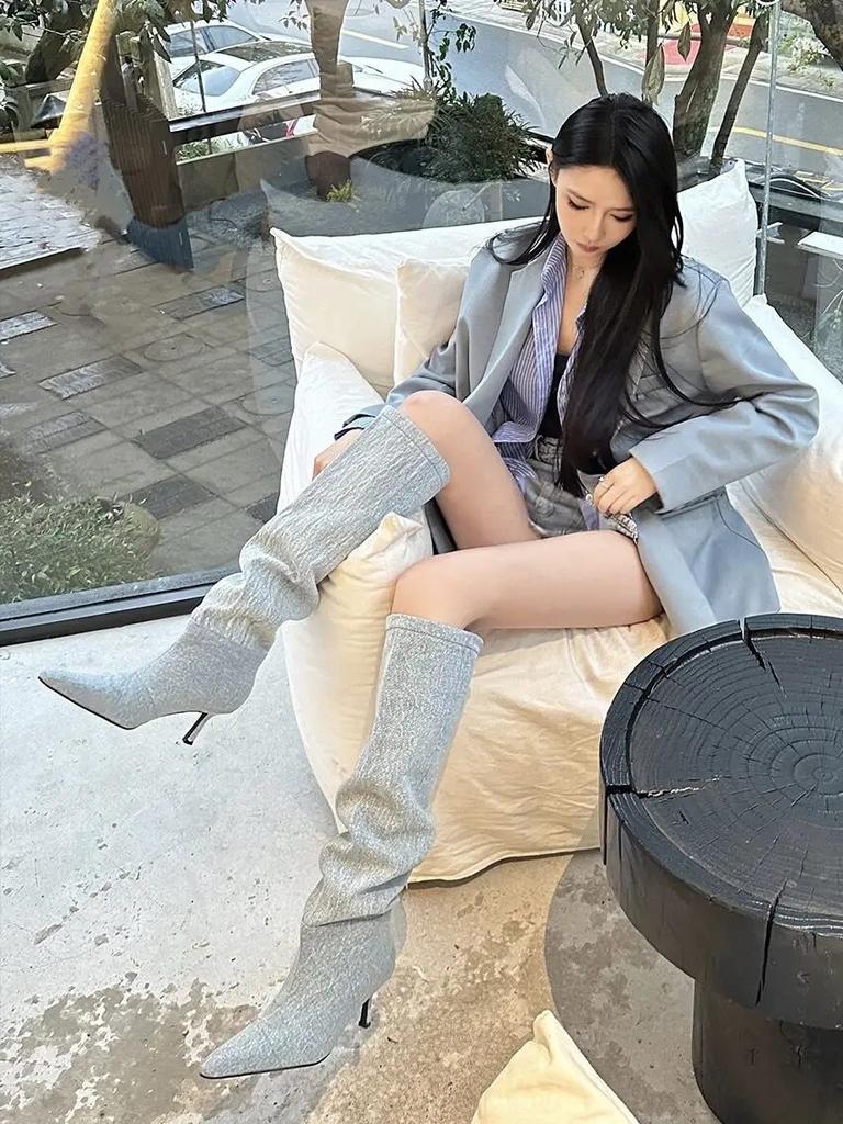 Ботильоны до колена с высоким каблуком и длинным голенищем, женские сапоги, осенне-зимняя модная модель, острый носок, тонкий каблук, ботинки для джинсов