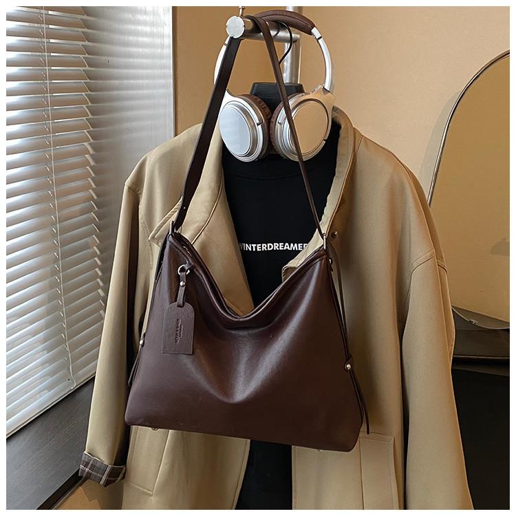 IELGY Ladies Tote Bag Large Capacity Retro Simple Shoulder Crossbody Commuter Bucket Bag