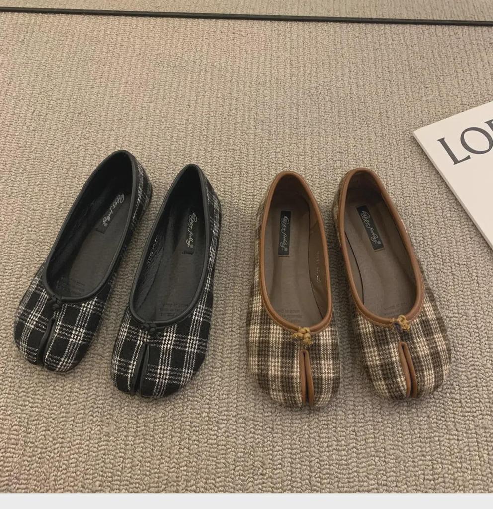 Женские красные туфли-лодочки с плоской подошвой и раздельным носком – весна/осень 2025 г.