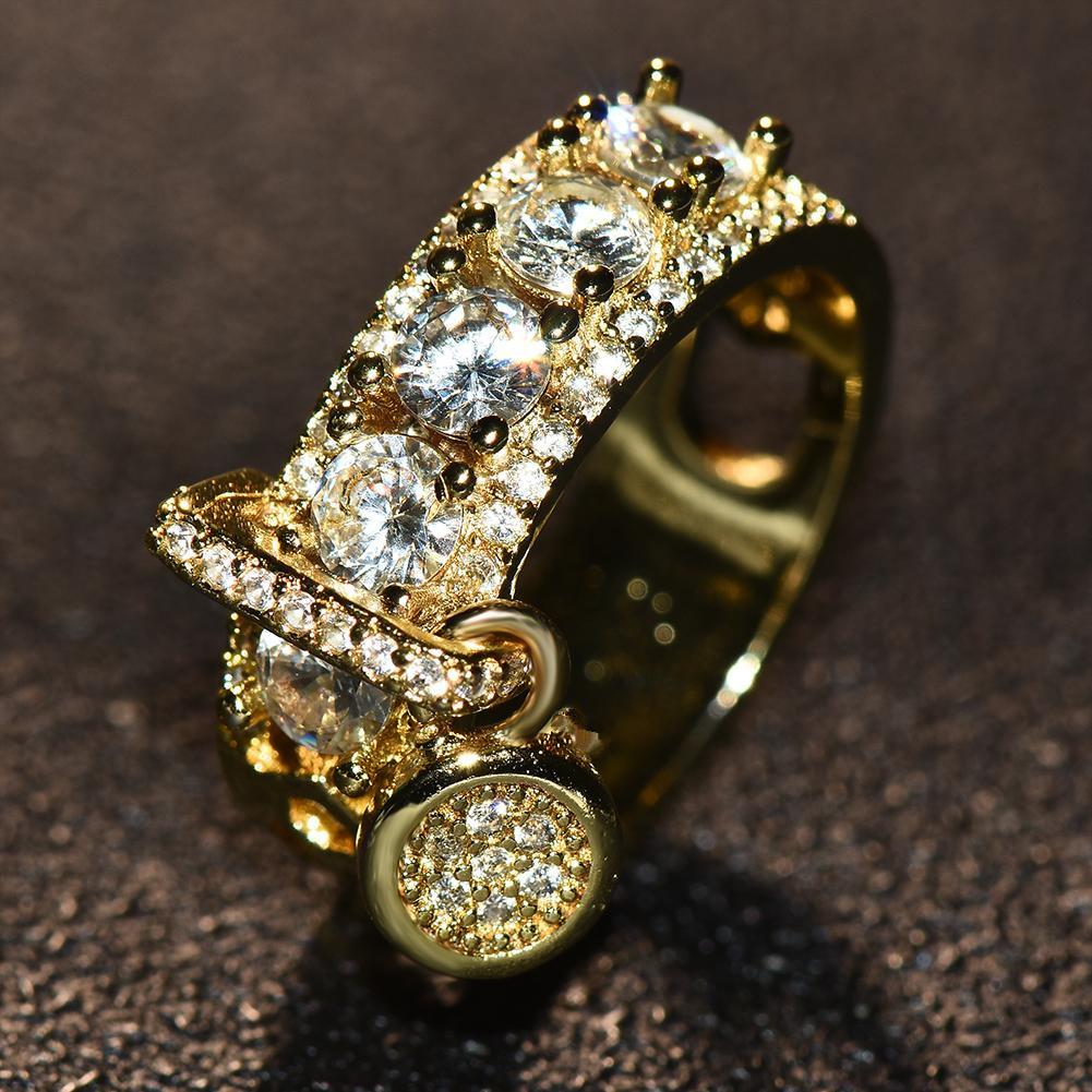 Массивное женское кольцо усыпанное кристаллами с подвеской