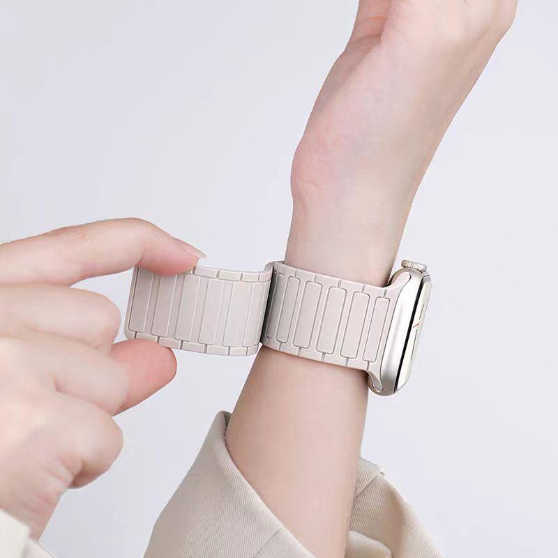 Совместимый силиконовый ремешок с магнитной застежкой для Apple Watch Серии 1-11, Ultra 3, SE 3, стиль «Три звена»
