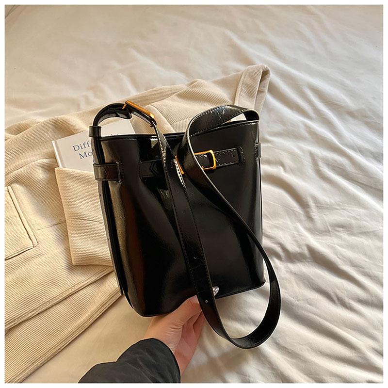 Корейская лакированная кожаная глянцевая большая вместительная дизайнерская сумка-ведро женская новая ретро повседневная простая сумка через плечо на одно плечо