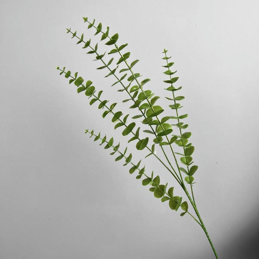 Композиция из искусственных гортензий для украшения обеденного стола и гостиной