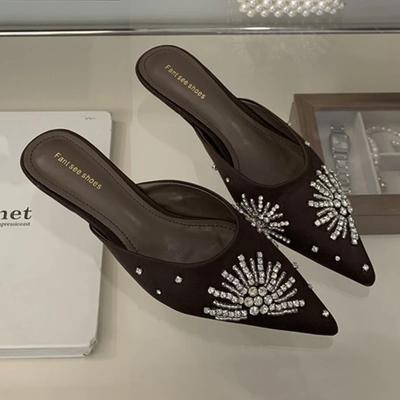 Модные хрустальные женские тапочки Элегантные сандалии на каблуке с острым носком Женские мюли Обувь 2025 Летняя модная обувь Шлепанцы Платье Zapatillas De Mujer