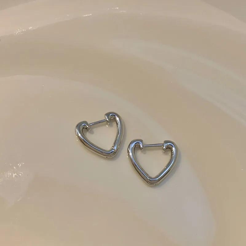 Trendy Vintage Simple Lines Heart Shaped Hoop Earrings for Women Y2K Jewelry Party Punk Spiral Ear Buckle Daily Wear Accessories