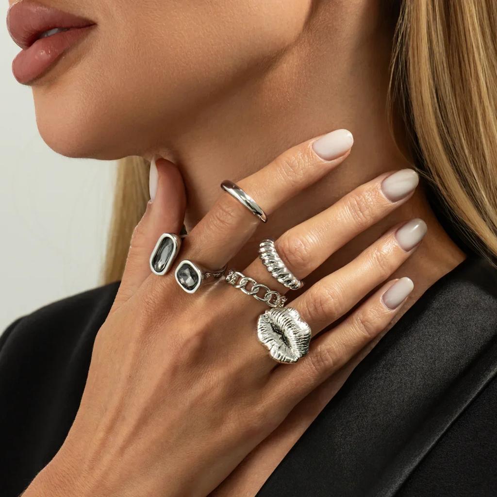 Gothic Irregular Crystal Rings for Women Wedding Bride Elegant Geometric Punk Ring for Women Party Jewelry Accessory Gifts