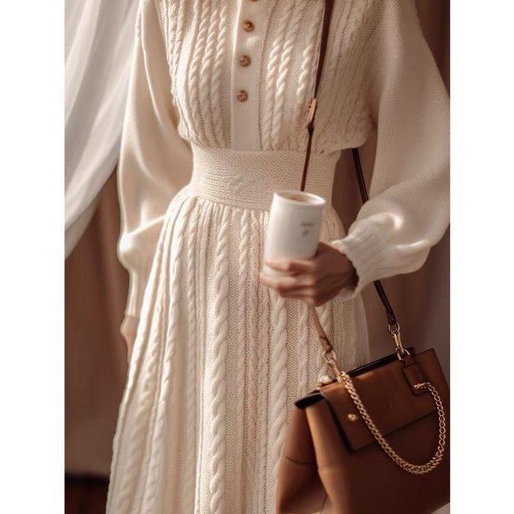 Женское роскошное белое шерстяное платье с косами - Коллекция Осень/Зима 2025, Приталенный силуэт с дизайном, подчеркивающим талию