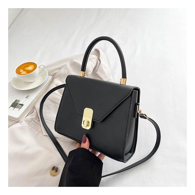 Женская сумка Маленькая квадратная сумка с поворотным замком Сумка Simple Style Аксессуары Женская сумка в иностранном стиле Сумка через плечо Crossbody