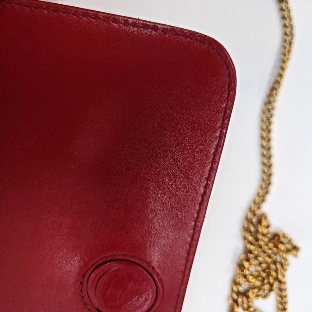[Pre-Owned] GG Marmont Red Leather Quilted Wave Crossbody Bag With Gold Hardware And Detachable Shoulder Strap - Very Good #1JUKM0V