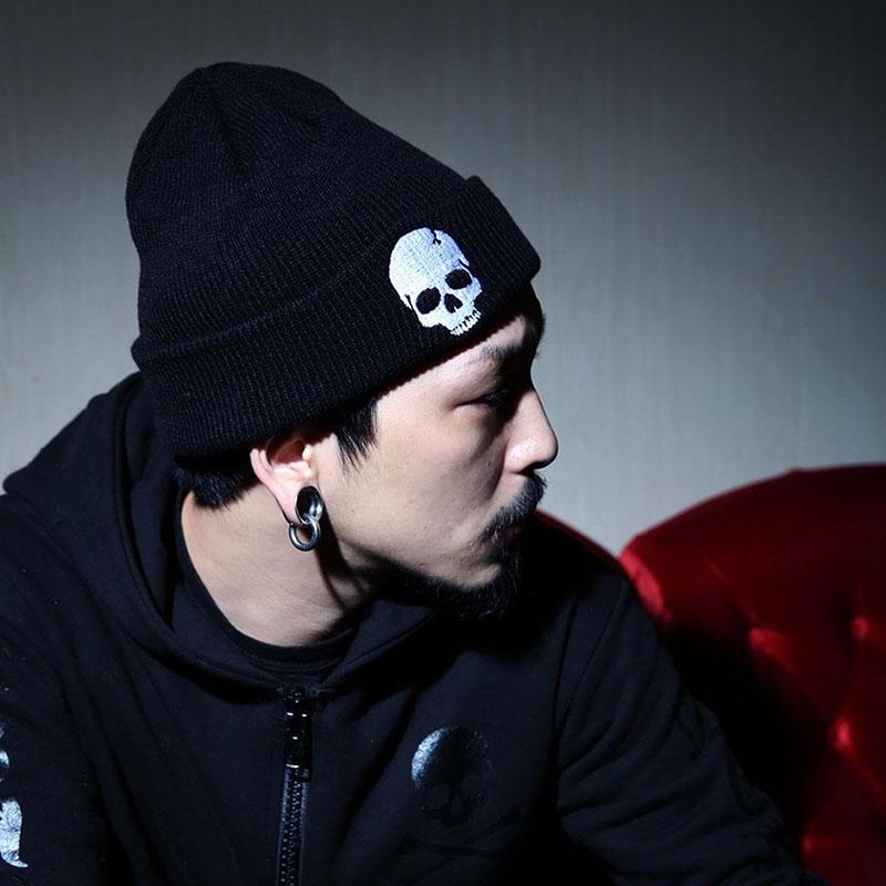 Мужская трикотажная шапочка на зиму