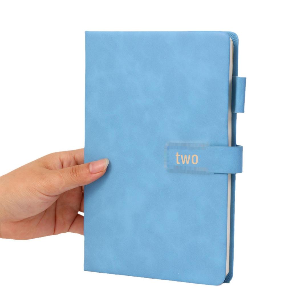 Персонализация офисного блокнота формата А5 с пряжкой-логотипом