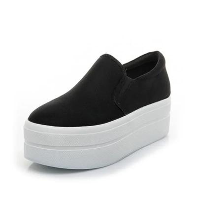 Модные 6 см джинсовые кроссовки на танкетке с платформой, осенние эластичные кроссовки высокого бренда, модные повседневные весенние туфли без застежек черного и белого цвета 2024 г.