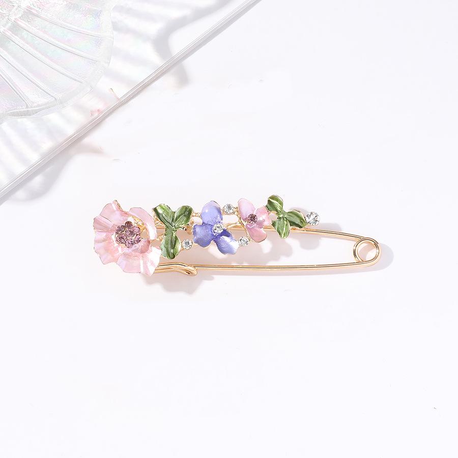 Elegant Flower Brooch with Oil-Drop Diamonds for Women - Versatile Pin for Clothing and Accessories