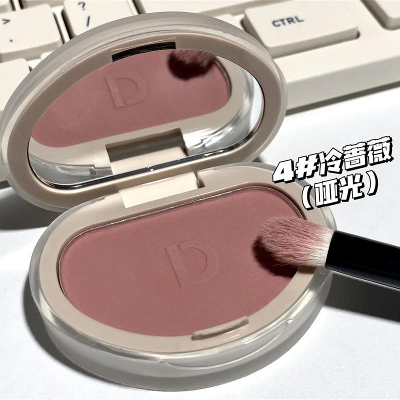 Монохромная палетка для хайлайтера и контуринга: Румяна, Тени для век, Фиксирующая пудра, Крем - Все в одном